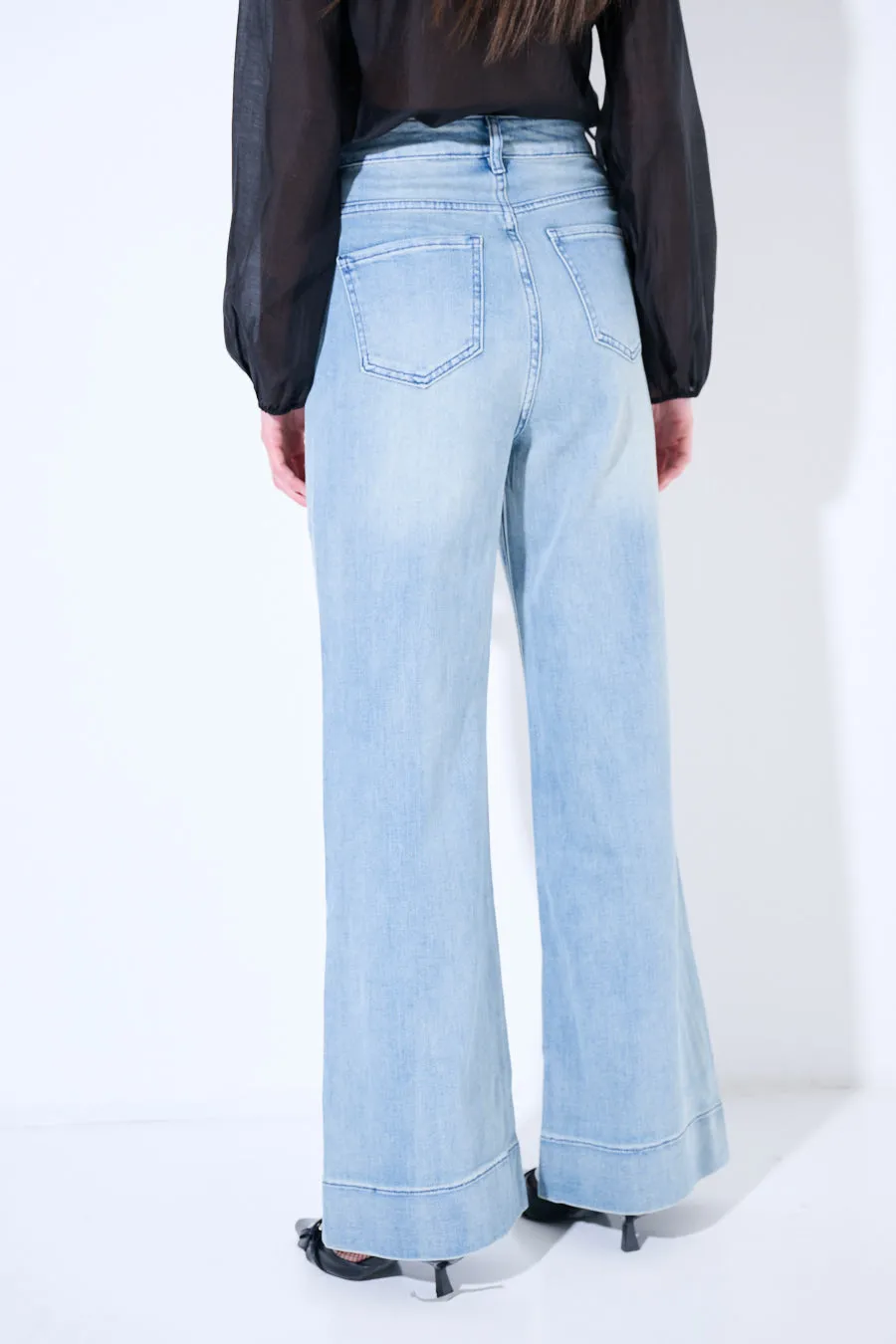 Light-wash wide-leg denim trousers wholesale