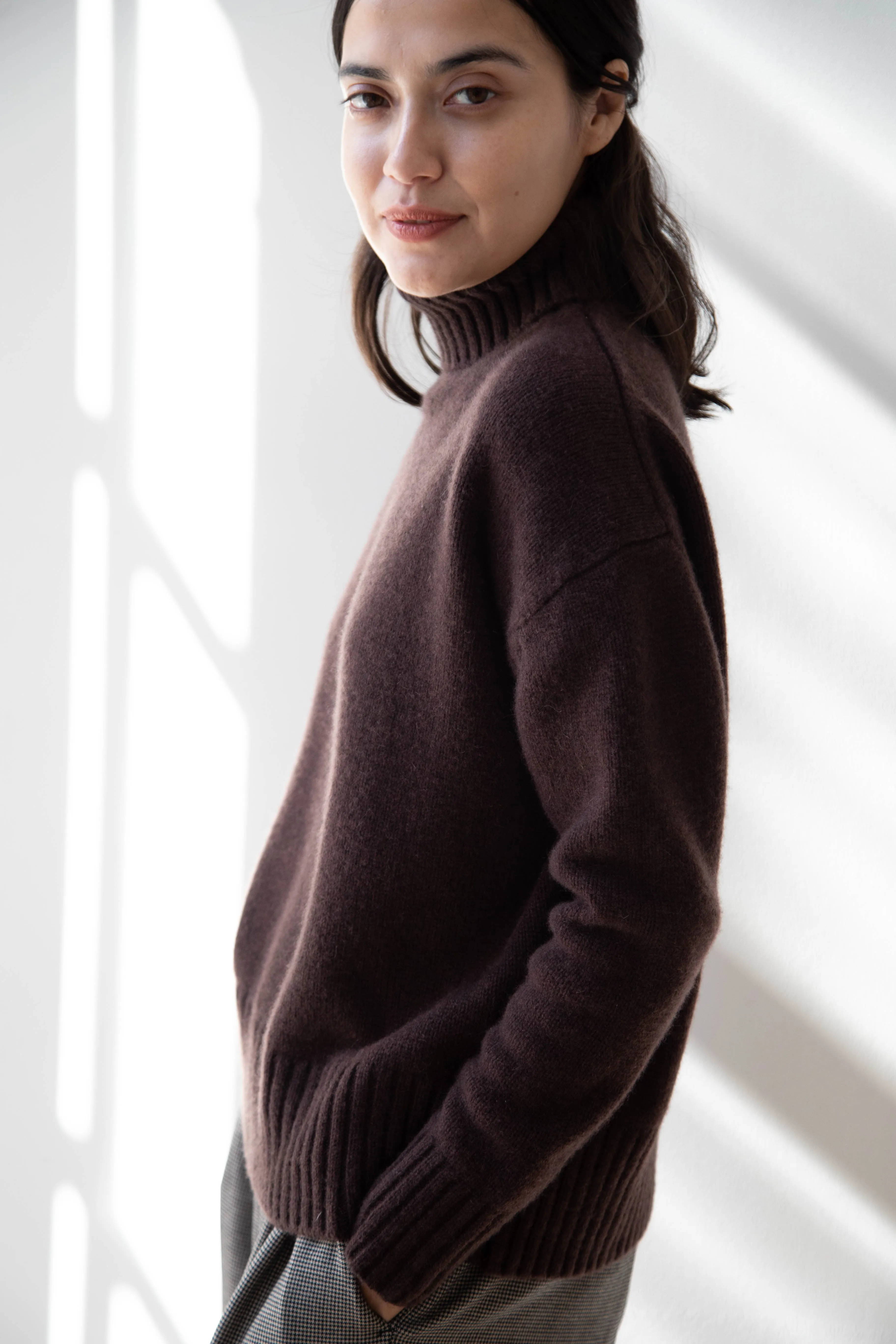 Makié | Cashmere Turtleneck Sweater in Chocolate