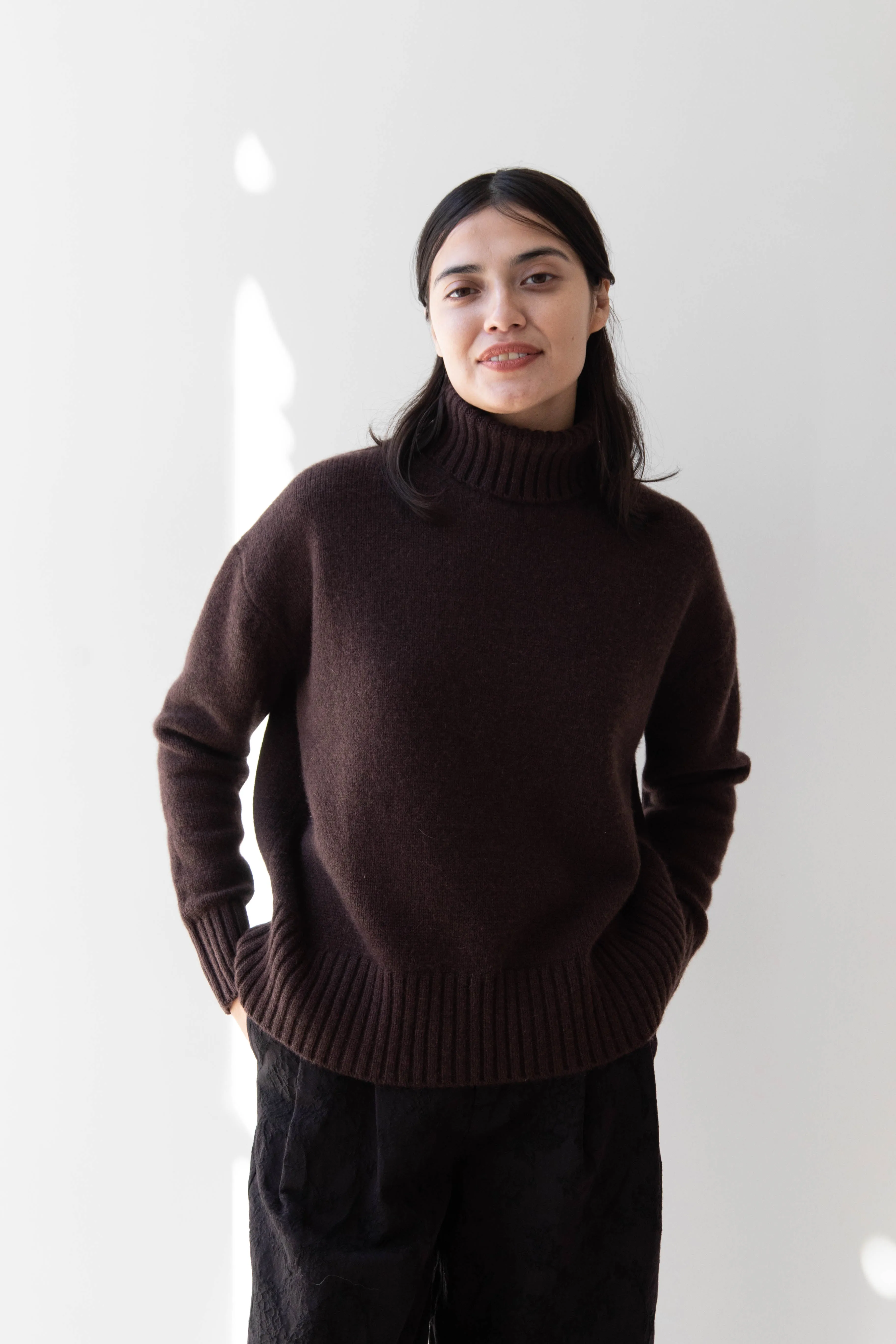 Makié | Cashmere Turtleneck Sweater in Chocolate