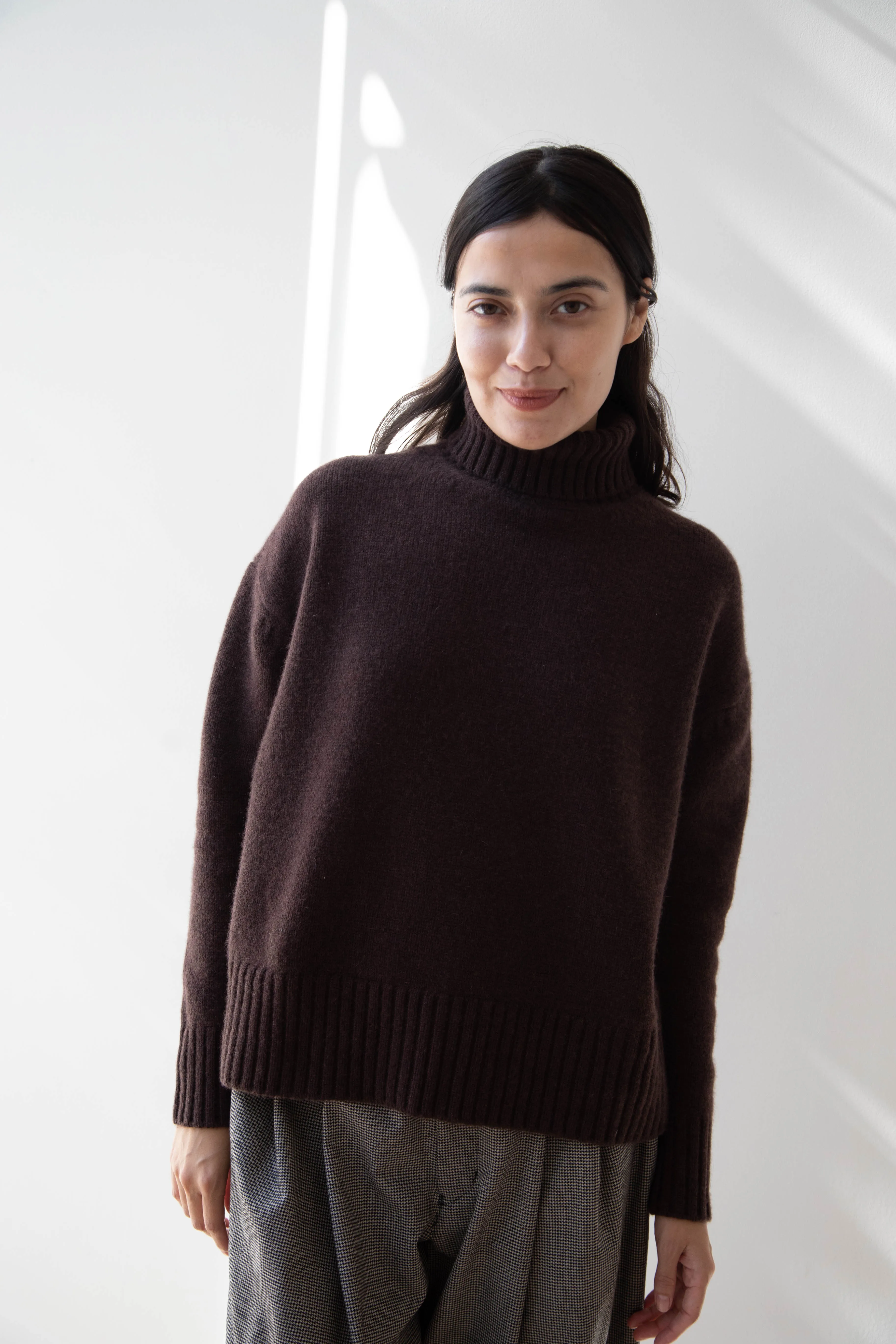 Makié | Cashmere Turtleneck Sweater in Chocolate