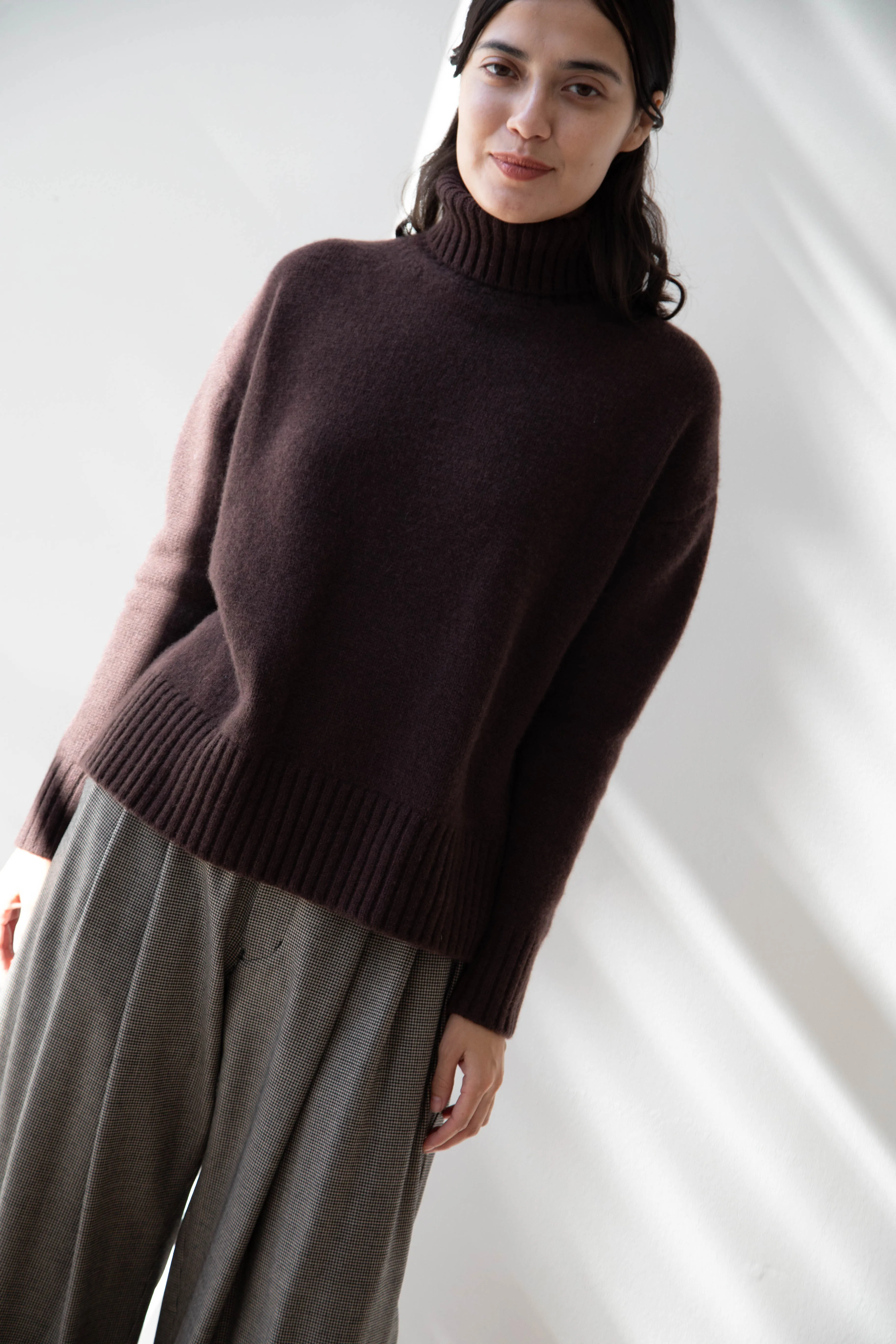 Makié | Cashmere Turtleneck Sweater in Chocolate