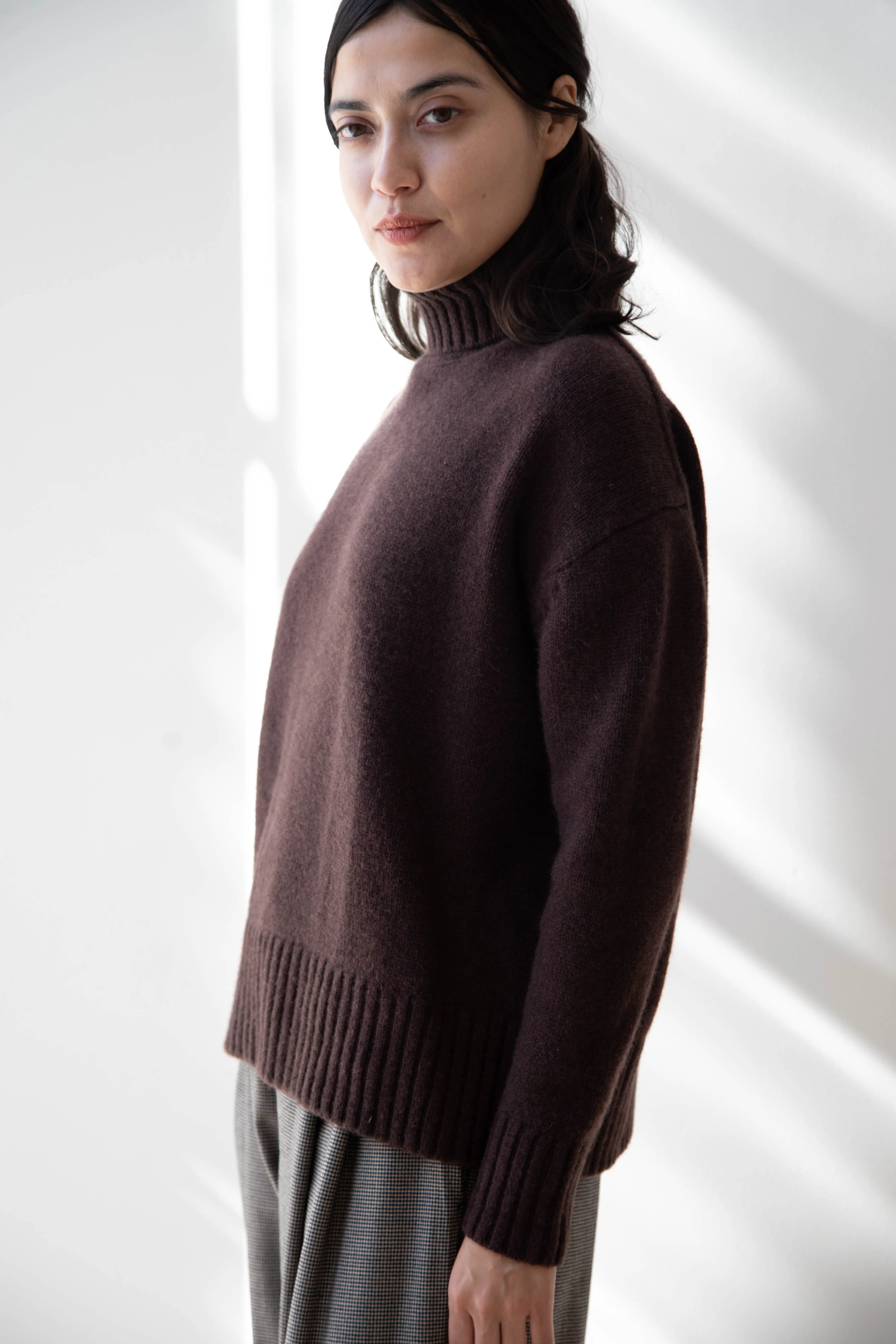 Makié | Cashmere Turtleneck Sweater in Chocolate